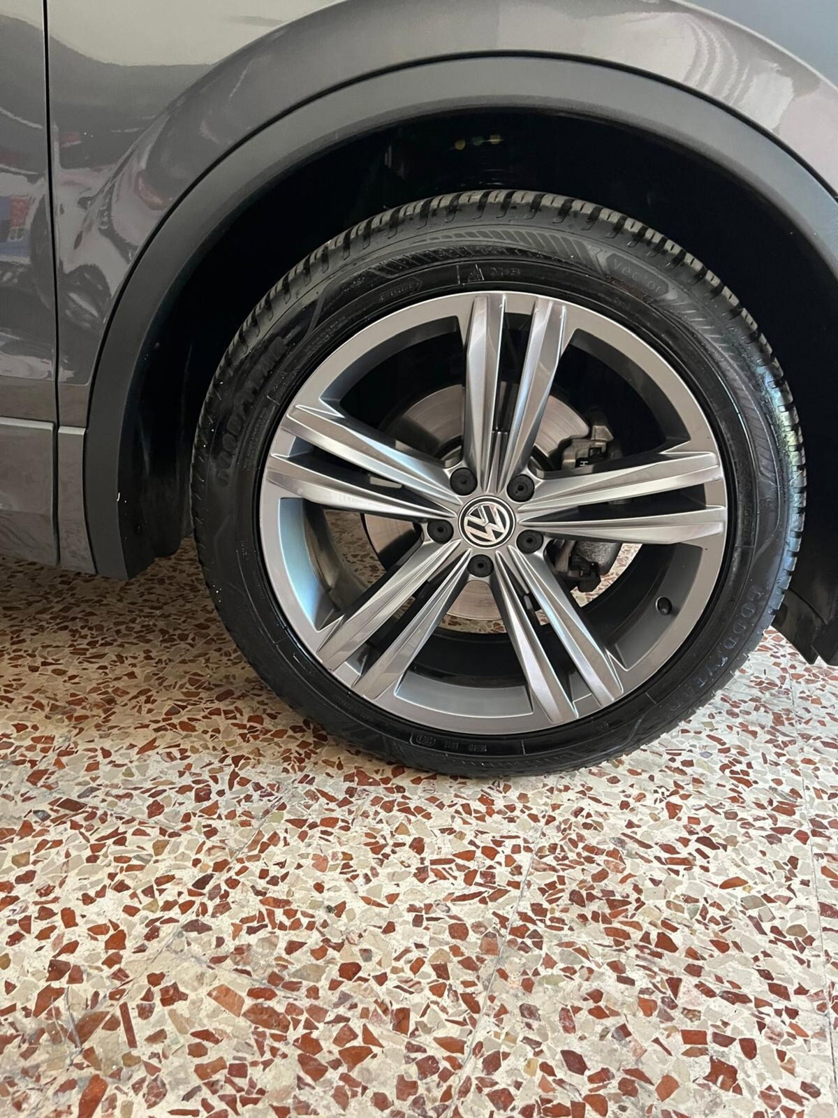 Volkswagen Tiguan 1.6 TDI SCR Sport BlueMotion Technology (8)