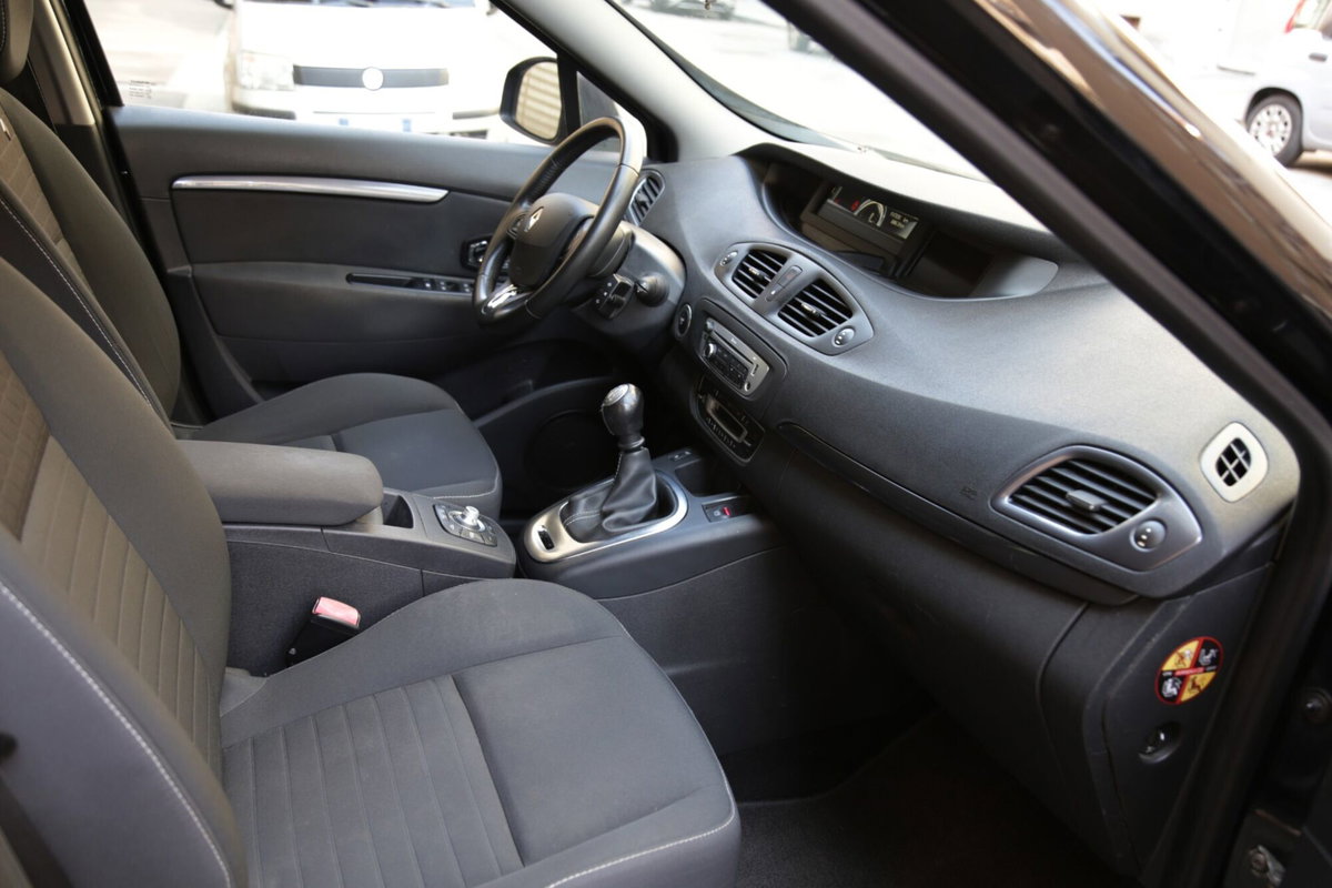 Renault Scenic E-Tech Electric 1.5 dCi 110CV Limited (11)