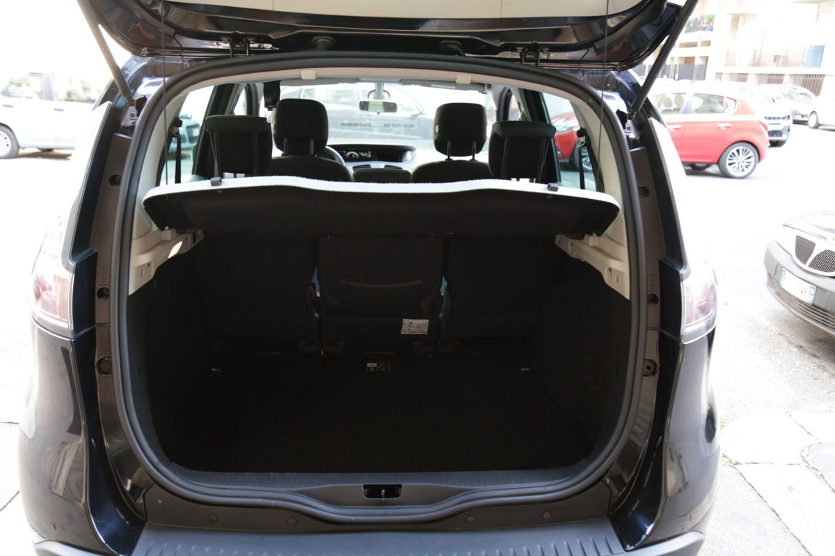 Renault Scenic E-Tech Electric 1.5 dCi 110CV Limited (12)