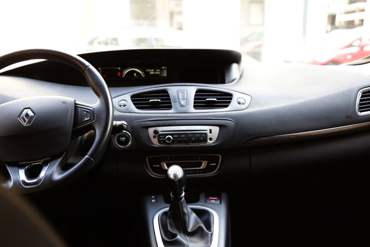 Renault Scenic E-Tech Electric 1.5 dCi 110CV Limited (8)