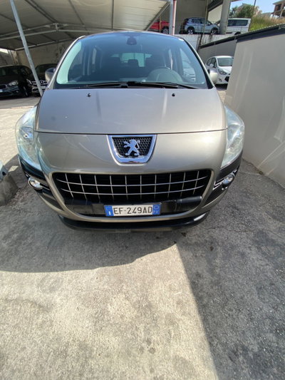 Peugeot 3008 1.6 e-HDi 112CV cambio robotizzato S.&S. Premium usata