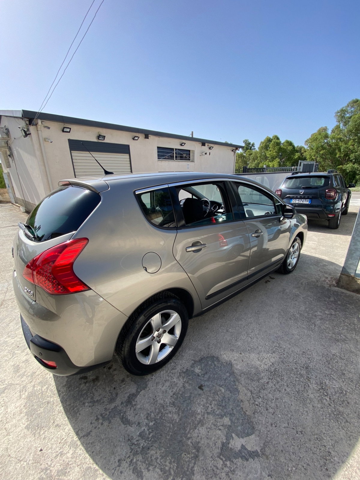Peugeot 3008 1.6 e-HDi 112CV cambio robotizzato S.&S. Premium (2)