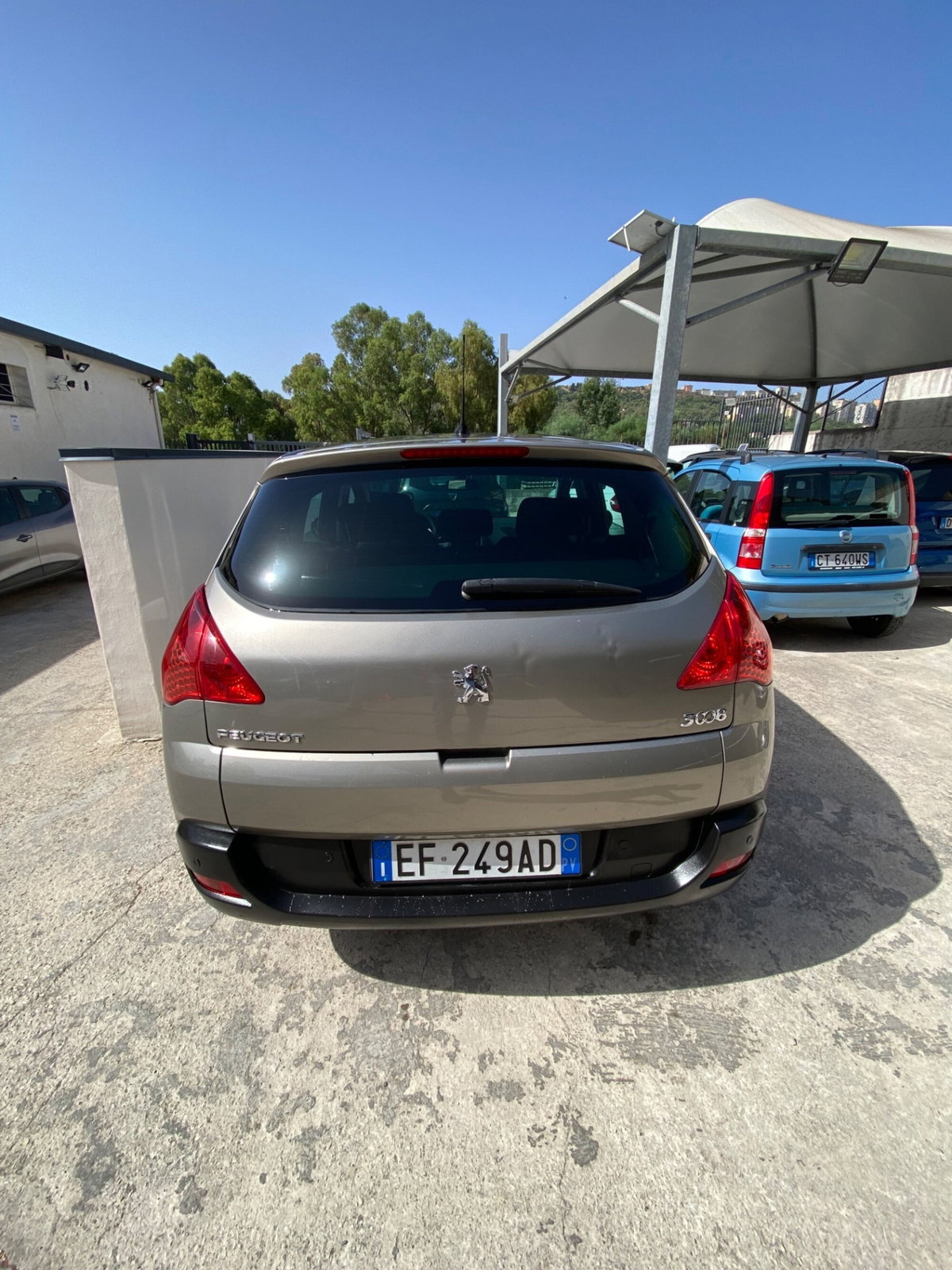 Peugeot 3008 1.6 e-HDi 112CV cambio robotizzato S.&S. Premium (4)