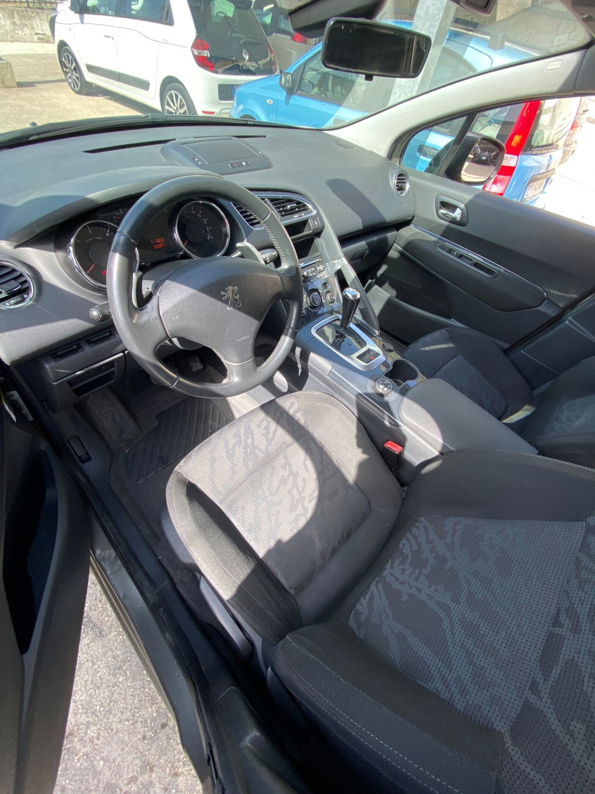 Peugeot 3008 1.6 e-HDi 112CV cambio robotizzato S.&S. Premium (5)