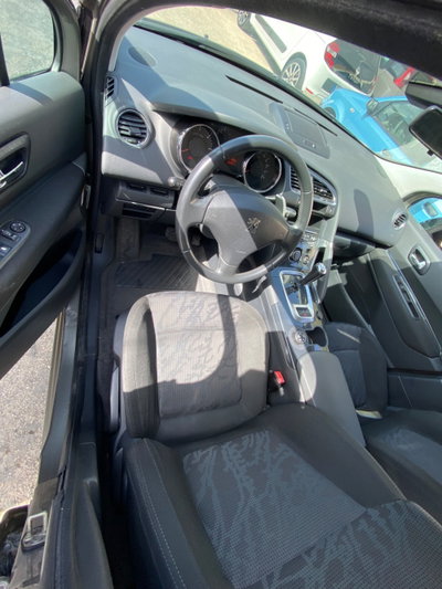 Peugeot 3008 1.6 e-HDi 112CV cambio robotizzato S.&S. Premium (7)