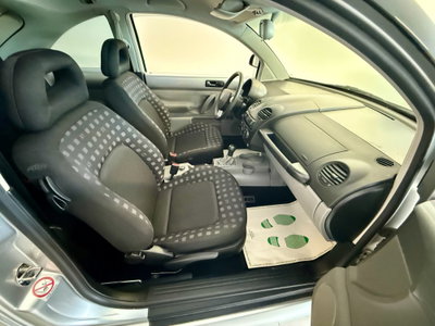 Volkswagen New Beetle 2.0 (10)