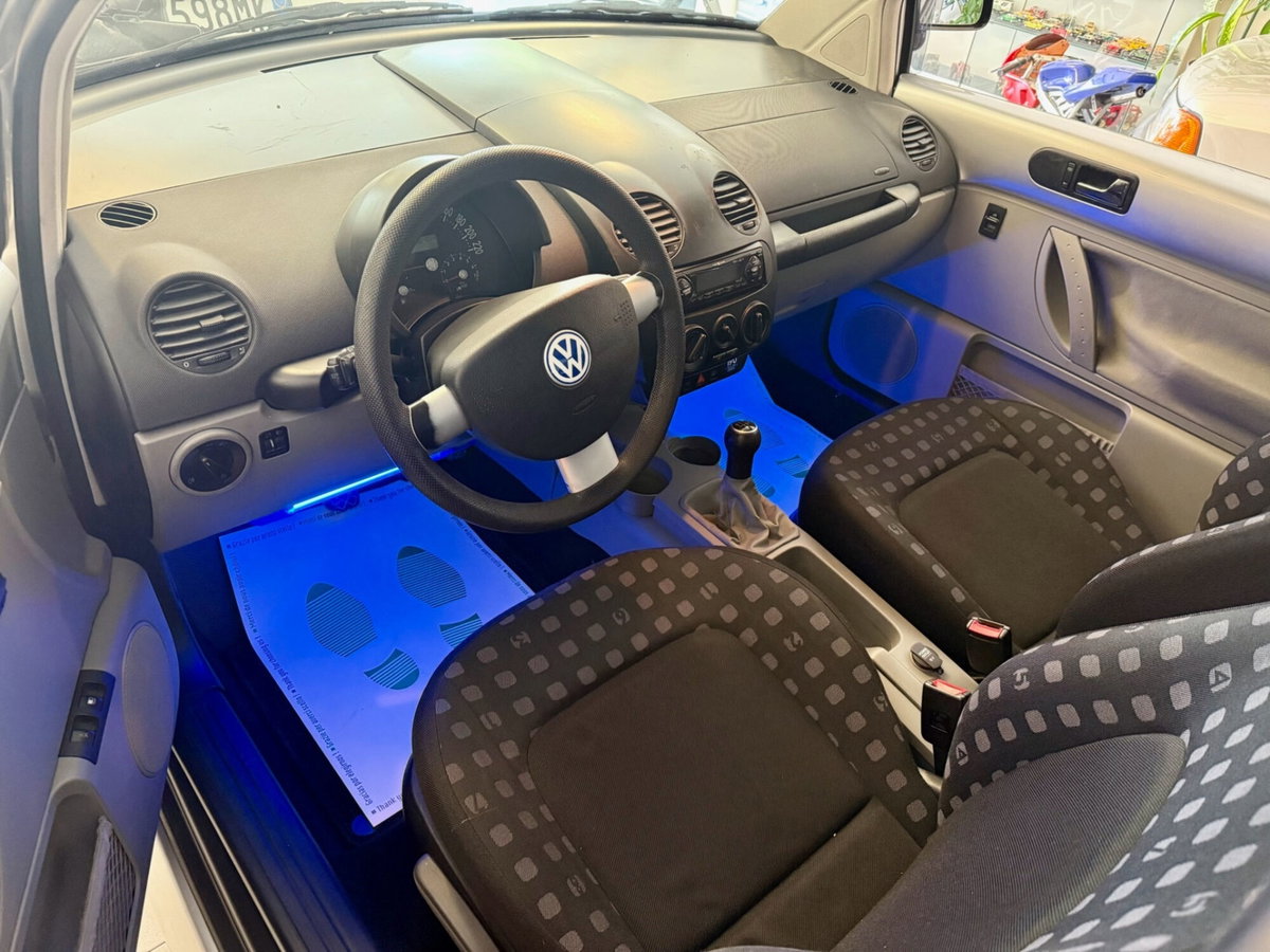 Volkswagen New Beetle 2.0 (12)