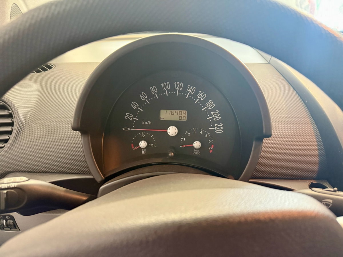 Volkswagen New Beetle 2.0 (13)