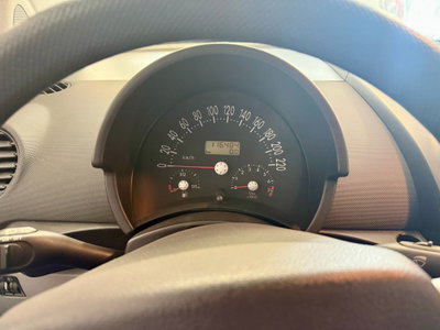 Volkswagen New Beetle 2.0 (13)