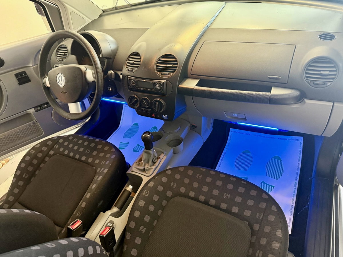 Volkswagen New Beetle 2.0 (15)