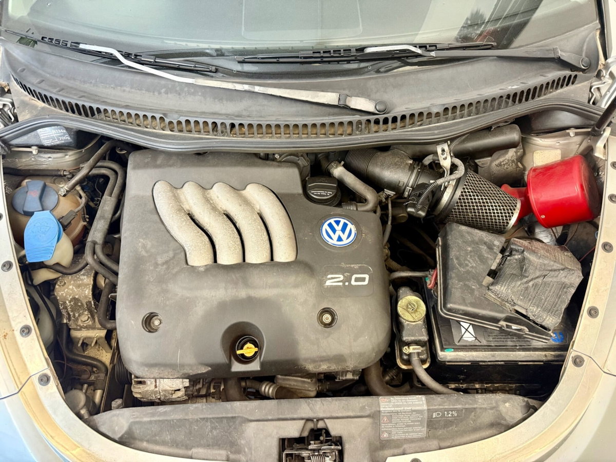 Volkswagen New Beetle 2.0 (16)