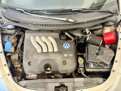 Volkswagen New Beetle 2.0 (16)