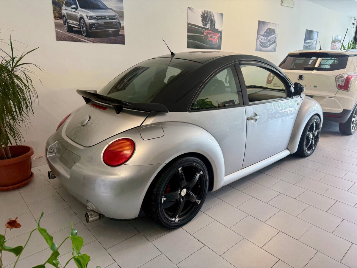 Volkswagen New Beetle 2.0 (2)
