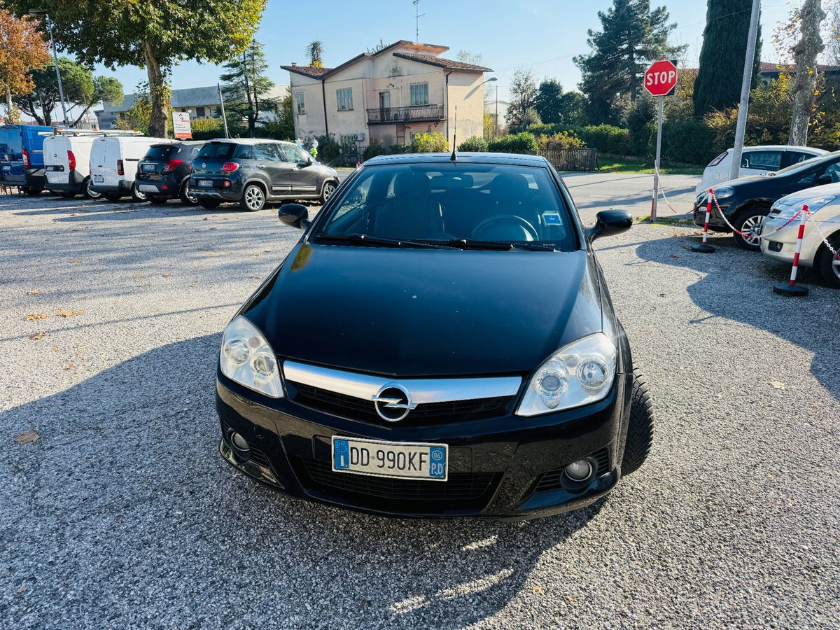 Opel Tigra TwinTop 1.4 16V Sport (2)