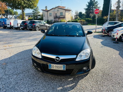 Opel Tigra TwinTop 1.4 16V Sport (2)