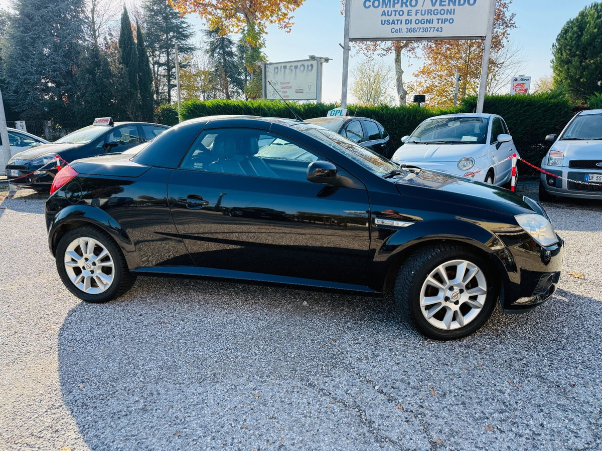 Opel Tigra TwinTop 1.4 16V Sport (8)