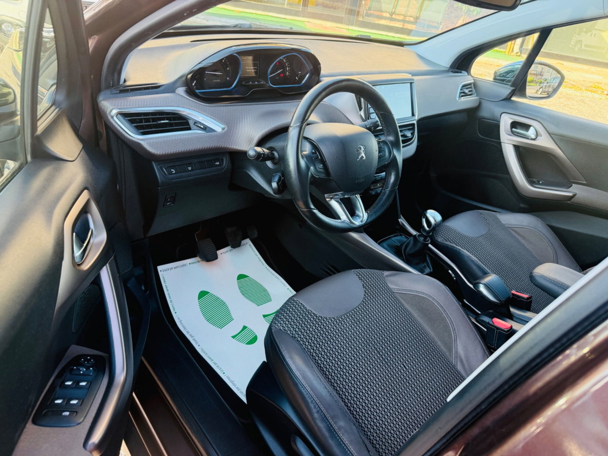 Peugeot 2008 e-HDi 115 CV Stop&Start Allure (11)