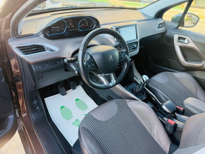 Peugeot 2008 e-HDi 115 CV Stop&Start Allure (14)
