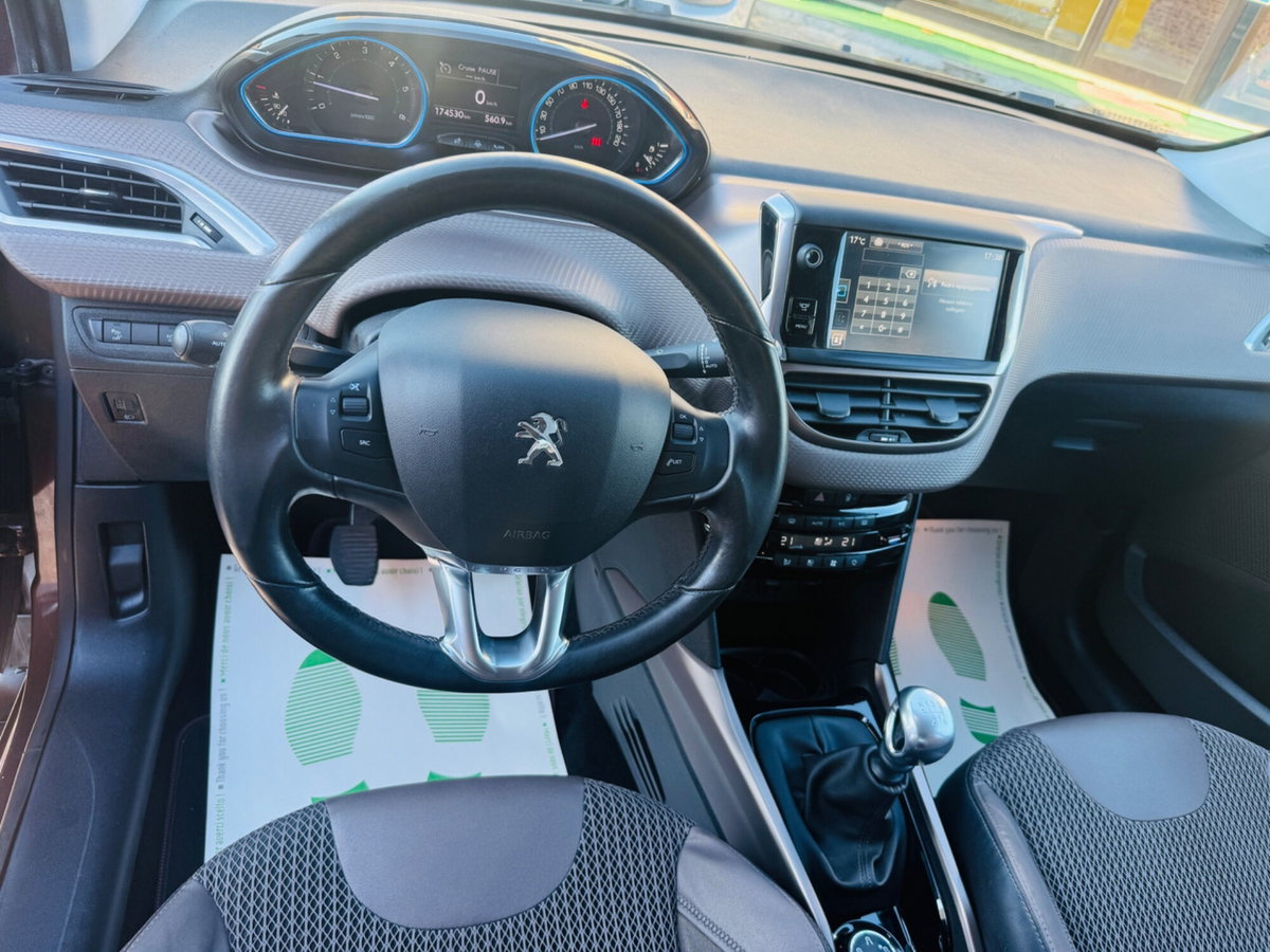 Peugeot 2008 e-HDi 115 CV Stop&Start Allure (15)