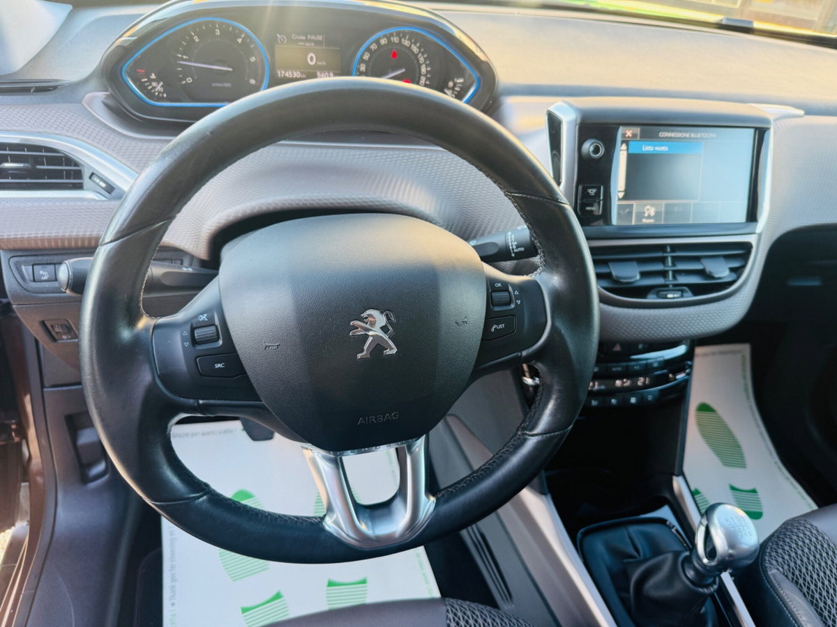 Peugeot 2008 e-HDi 115 CV Stop&Start Allure (18)