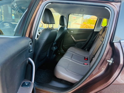 Peugeot 2008 e-HDi 115 CV Stop&Start Allure (19)