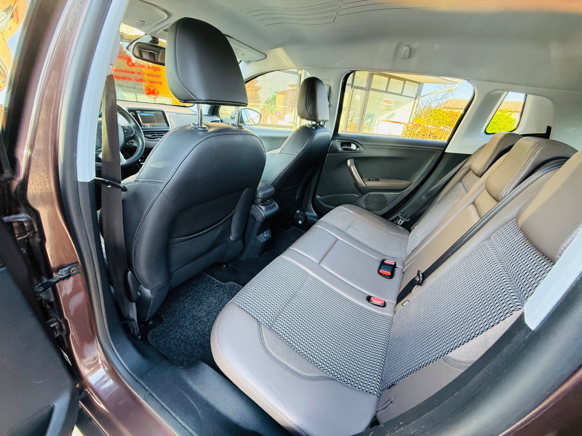 Peugeot 2008 e-HDi 115 CV Stop&Start Allure (20)