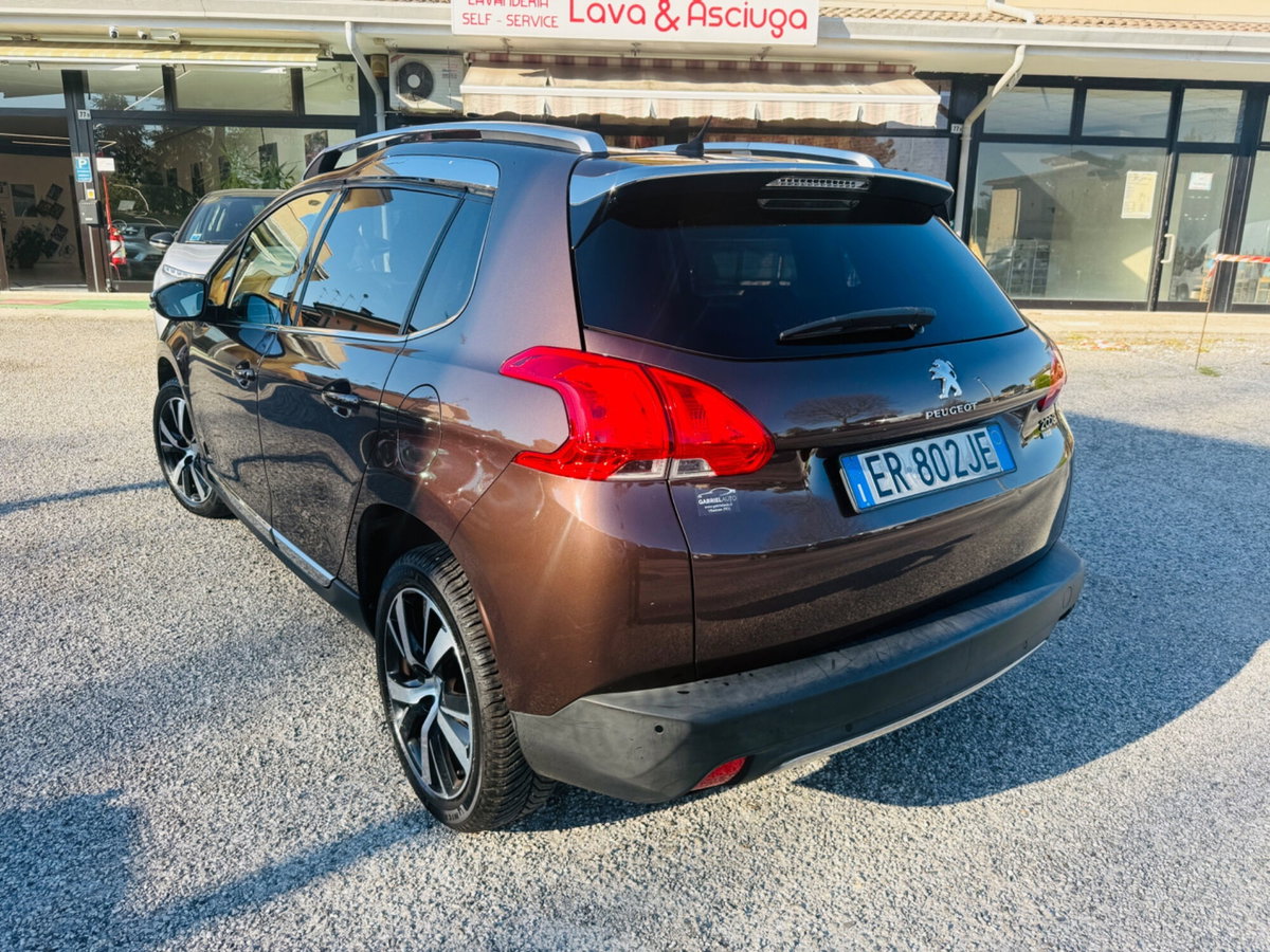 Peugeot 2008 e-HDi 115 CV Stop&Start Allure (5)