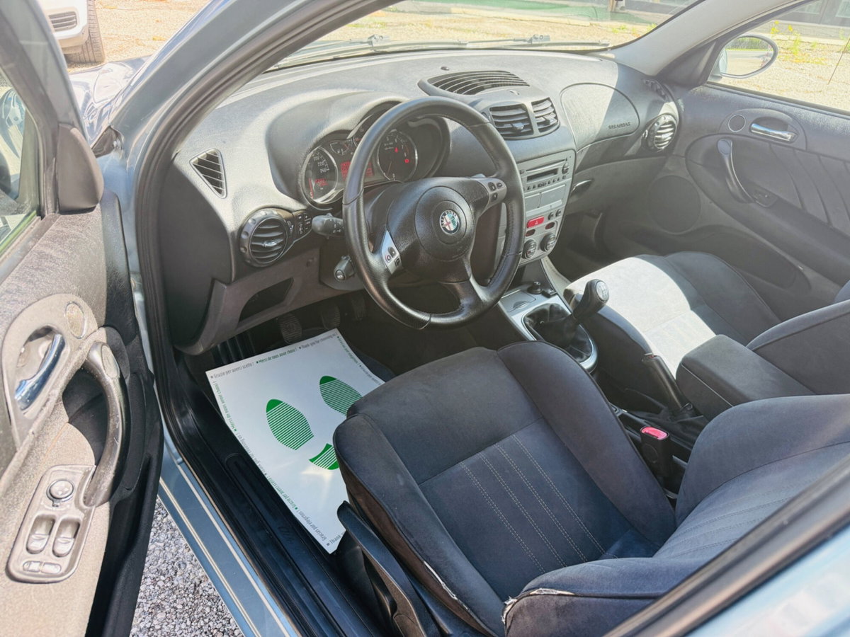 Alfa Romeo 147 1.6 16V TS (105) 3 porte Distinctive (10)