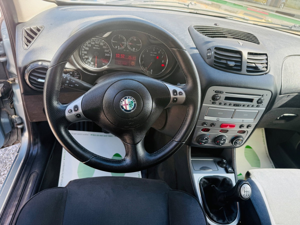 Alfa Romeo 147 1.6 16V TS (105) 3 porte Distinctive (14)