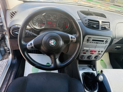 Alfa Romeo 147 1.6 16V TS (105) 3 porte Distinctive (14)