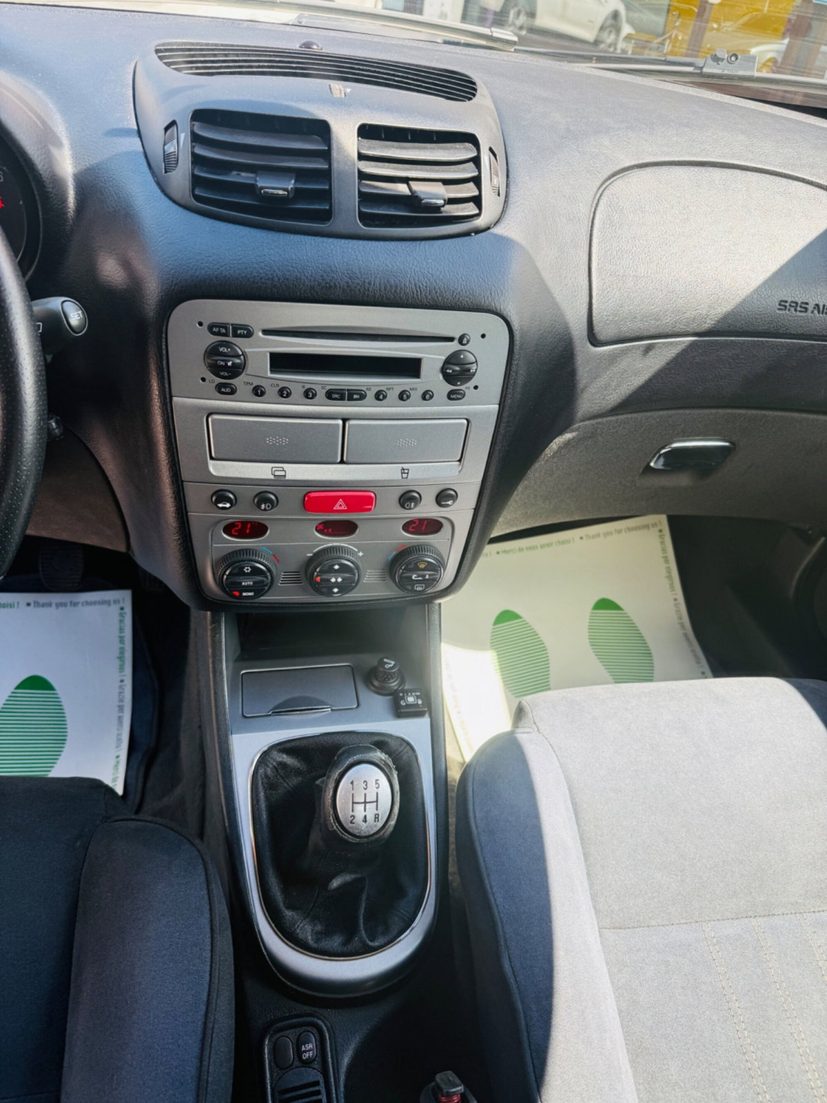 Alfa Romeo 147 1.6 16V TS (105) 3 porte Distinctive (15)