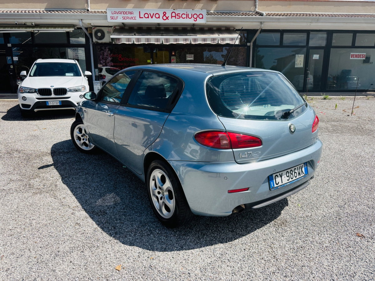 Alfa Romeo 147 1.6 16V TS (105) 3 porte Distinctive (4)