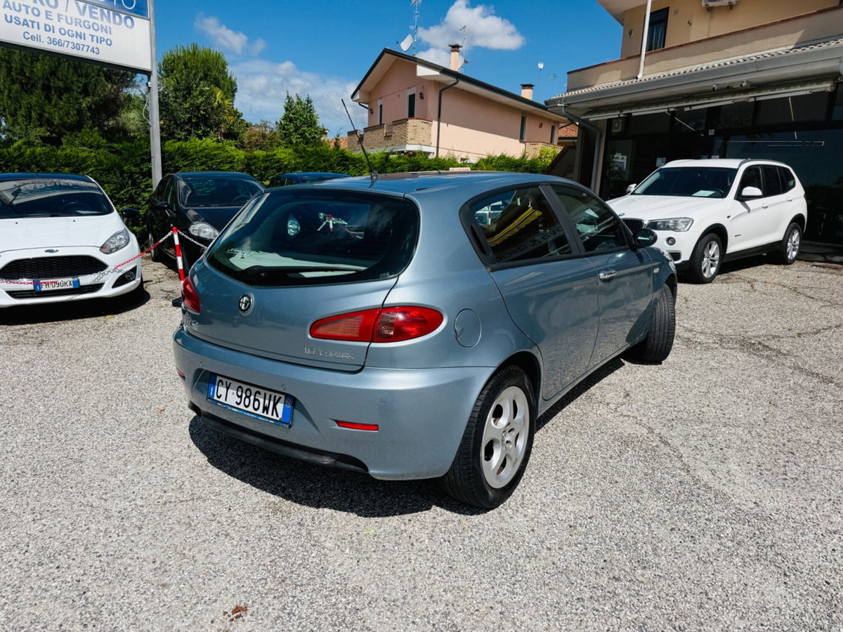 Alfa Romeo 147 1.6 16V TS (105) 3 porte Distinctive (5)