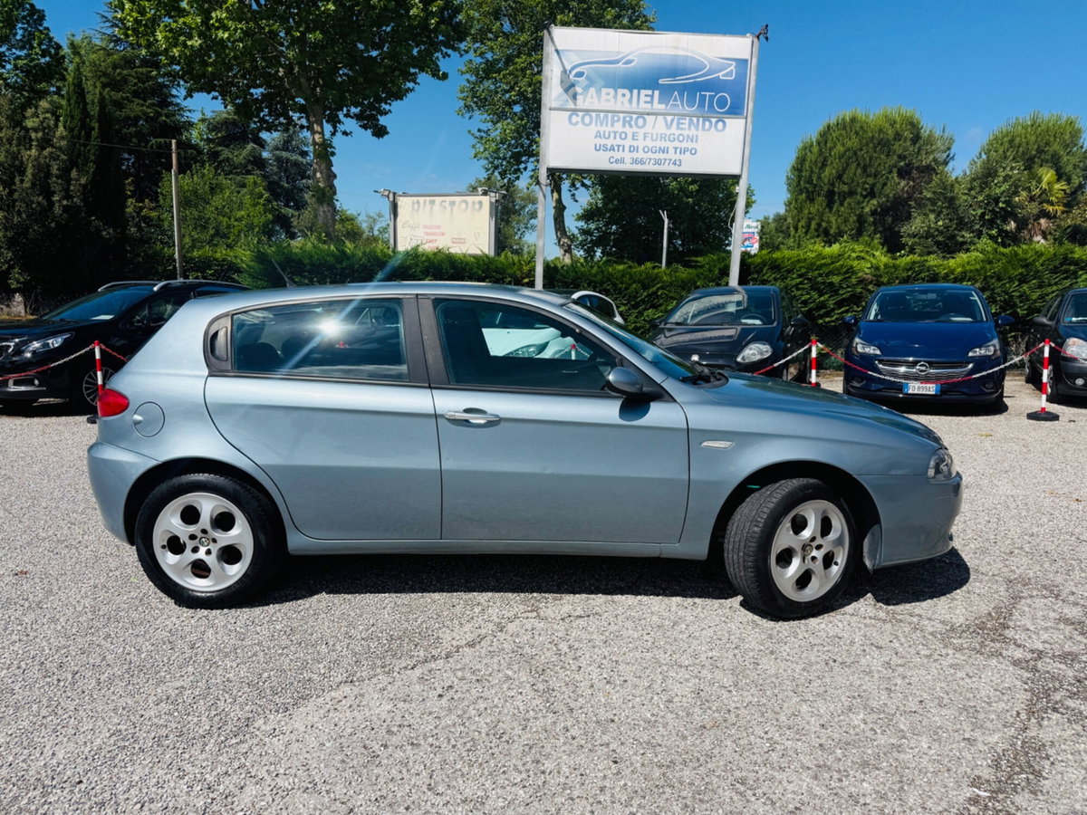 Alfa Romeo 147 1.6 16V TS (105) 3 porte Distinctive (6)