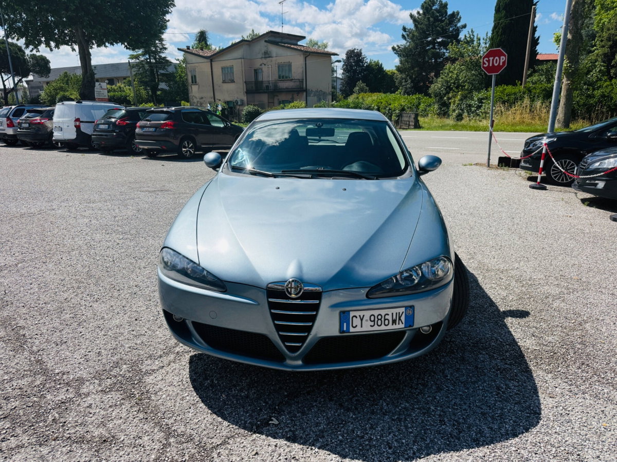 Alfa Romeo 147 1.6 16V TS (105) 3 porte Distinctive (8)