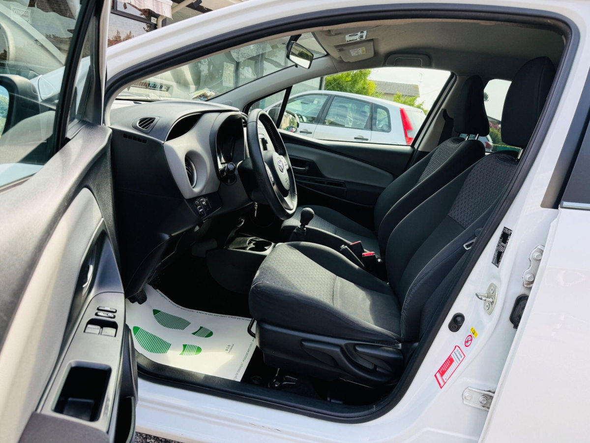 Toyota Yaris 1.D-4D 5 porte Active (10)