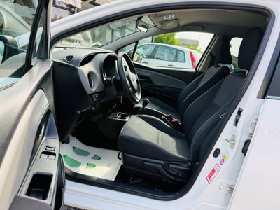 Toyota Yaris 1.D-4D 5 porte Active (10)