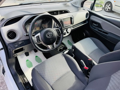 Toyota Yaris 1.D-4D 5 porte Active (12)