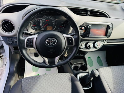 Toyota Yaris 1.D-4D 5 porte Active (13)