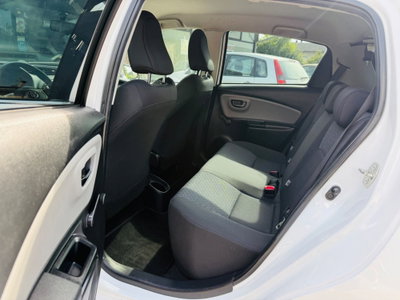 Toyota Yaris 1.D-4D 5 porte Active (15)