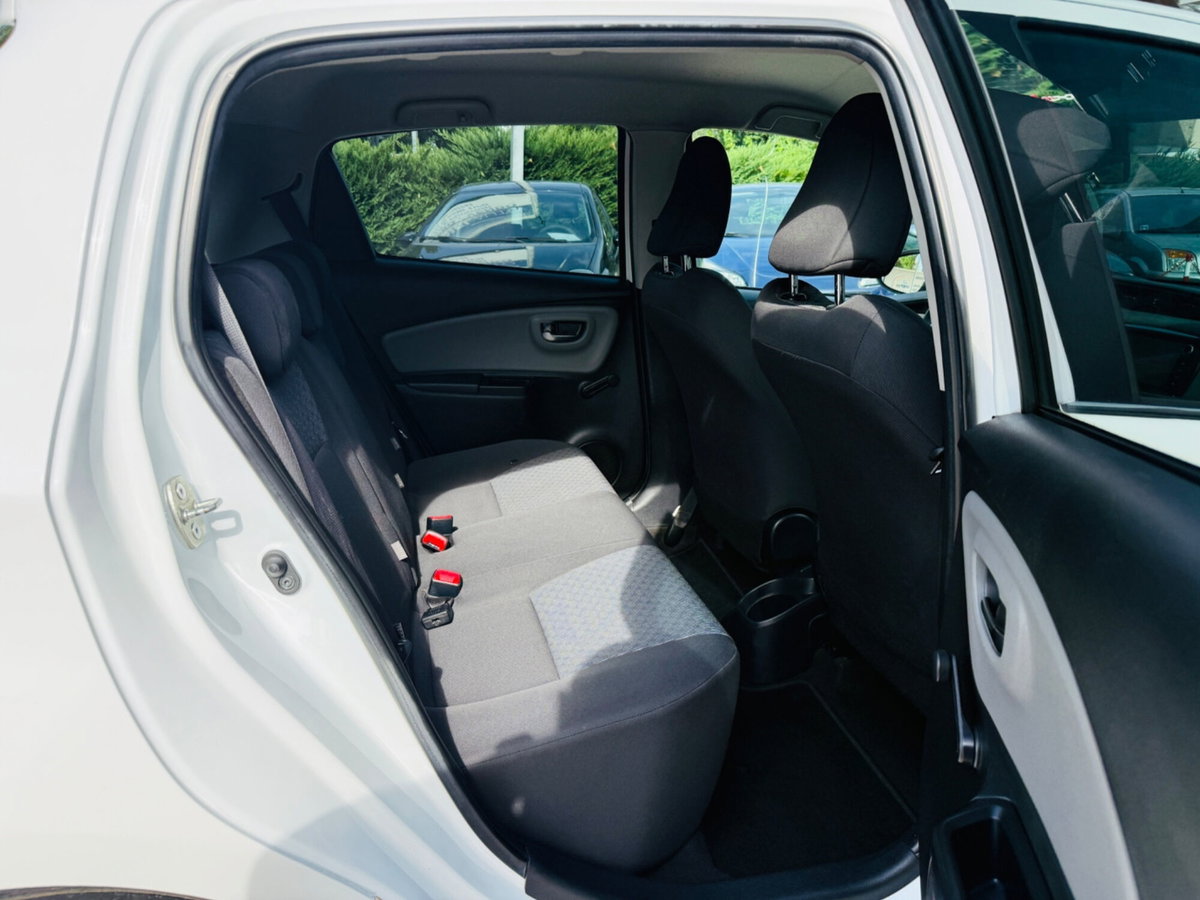 Toyota Yaris 1.D-4D 5 porte Active (18)