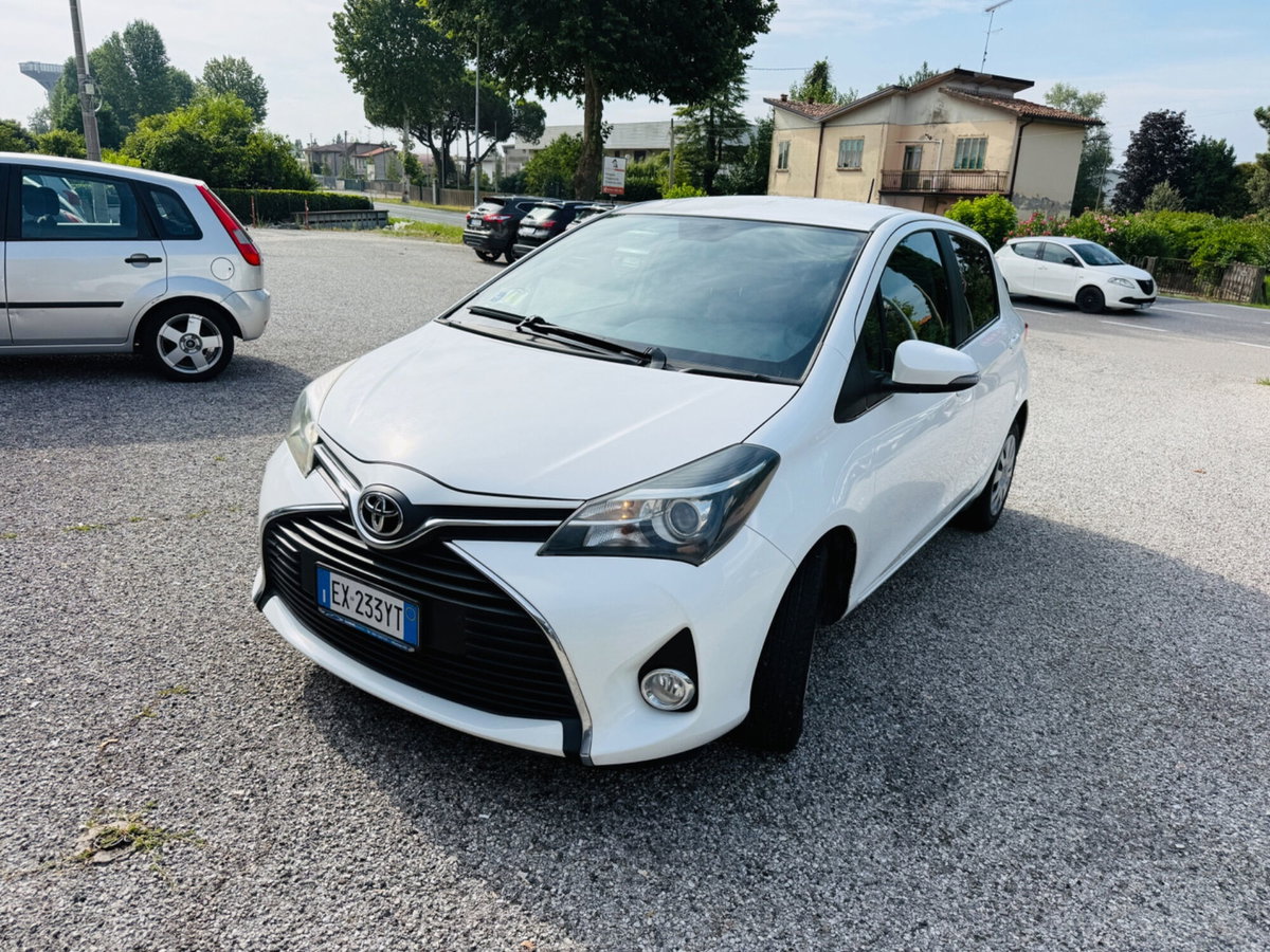 Toyota Yaris 1.D-4D 5 porte Active (3)