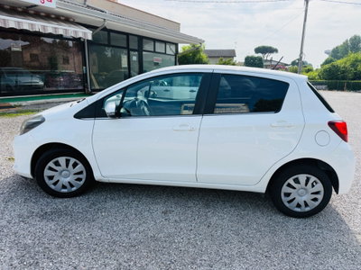Toyota Yaris 1.D-4D 5 porte Active (4)