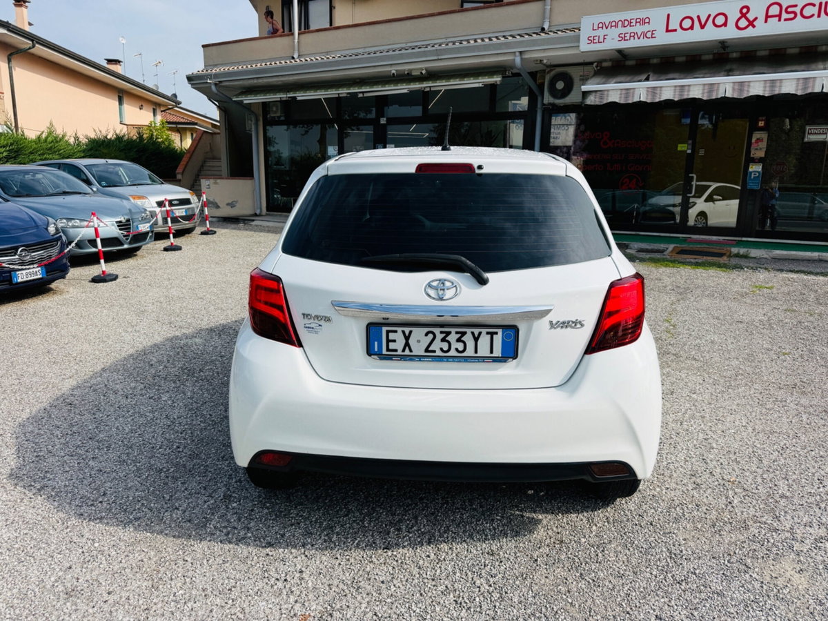 Toyota Yaris 1.D-4D 5 porte Active (6)
