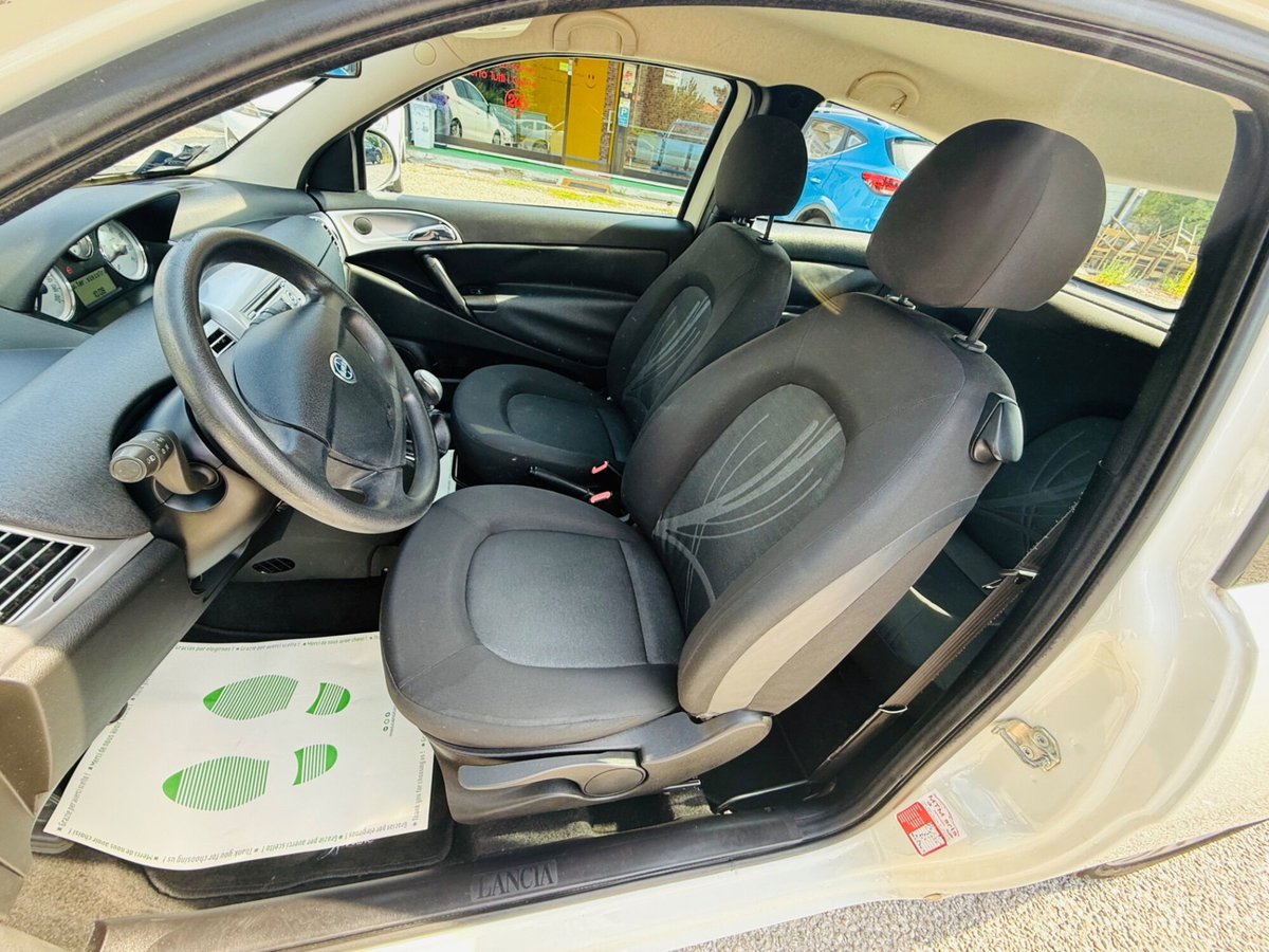 Lancia Ypsilon 1.2 69 CV Argento (11)