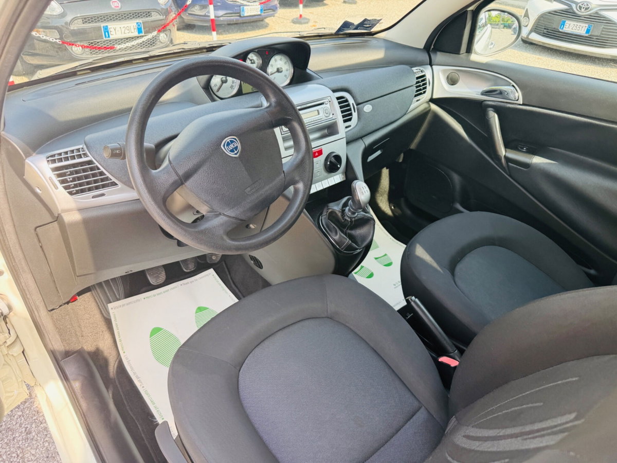 Lancia Ypsilon 1.2 69 CV Argento (12)