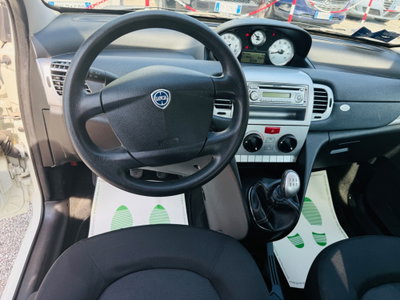 Lancia Ypsilon 1.2 69 CV Argento (13)