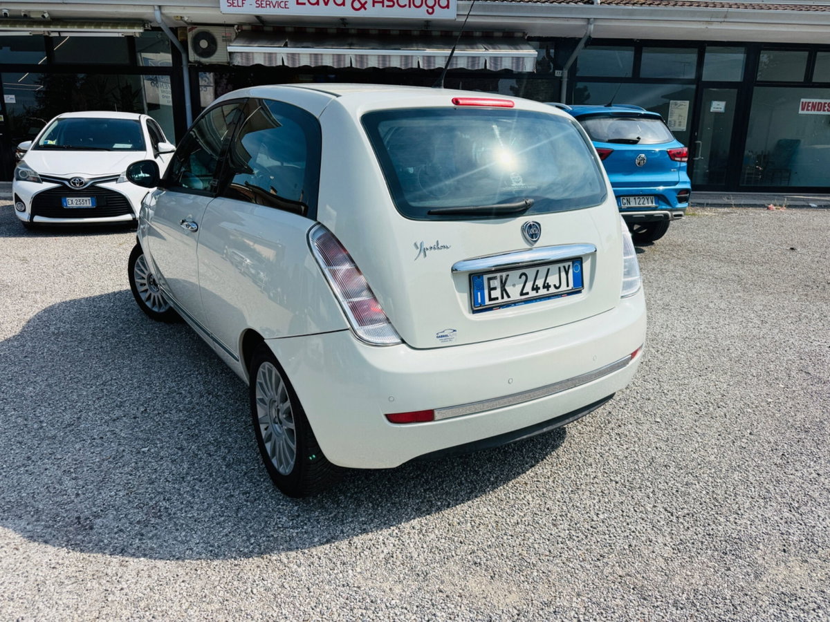 Lancia Ypsilon 1.2 69 CV Argento (5)