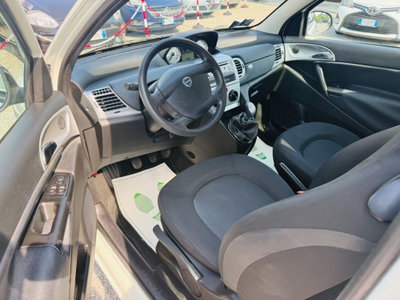 Lancia Ypsilon 1.2 69 CV Argento (9)