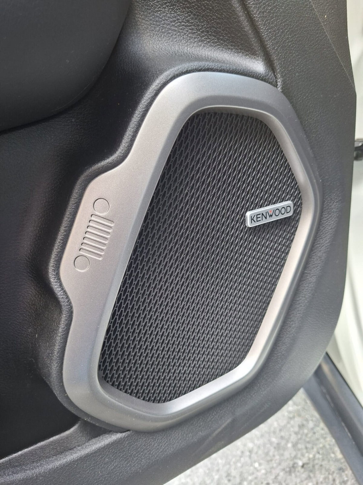 Jeep Renegade 1.3 T4 DDCT S (16)
